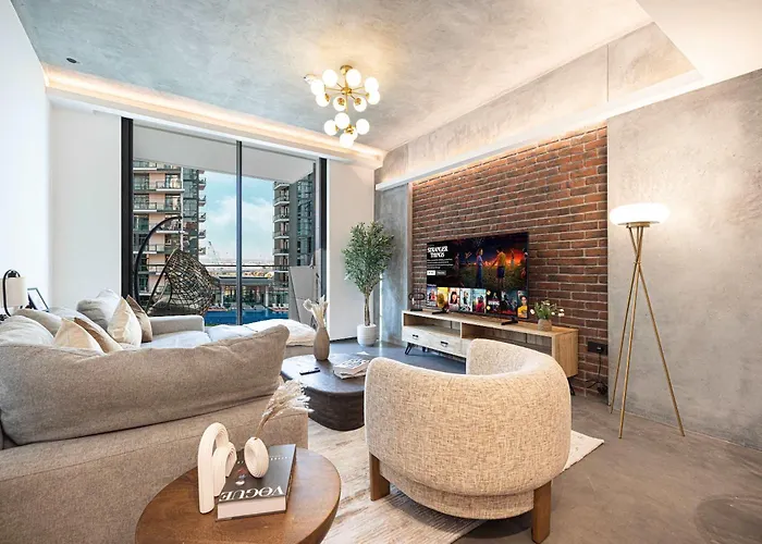 1-Bedroom Apartment With Greenery & City Views In The Terraces